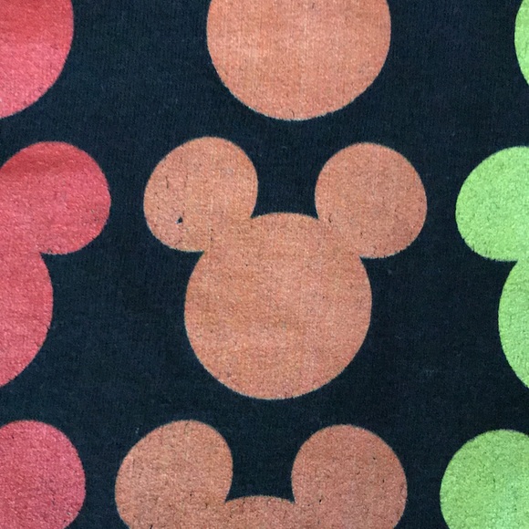 Disney Port & Co XL Mickey colorful repeat T shirt - Picture 10 of 12